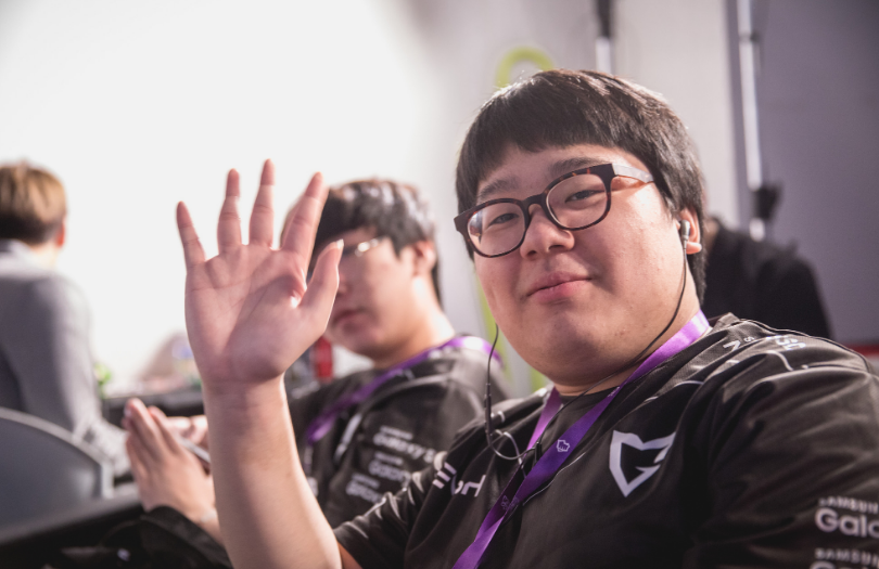 虎牙中韩对抗赛：小超梦对线单杀CuVee多次