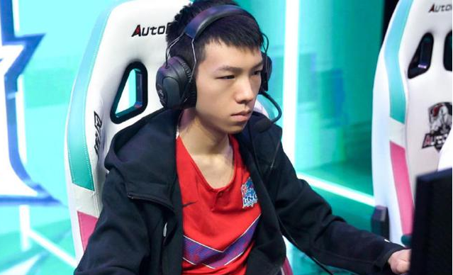 前TES打野XX开始做陪玩，曾经身价千万