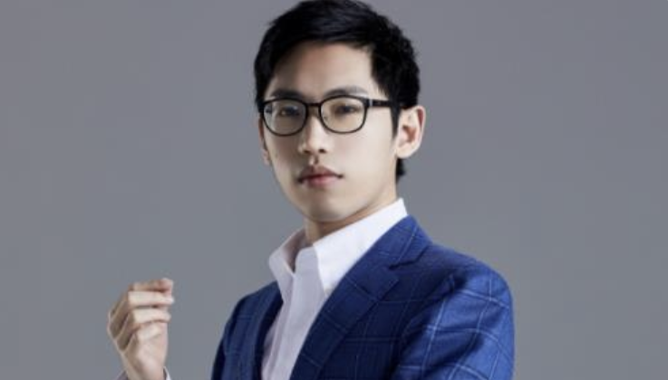 粉丝调侃TES全员都是保天派，战马教练被喷得最惨