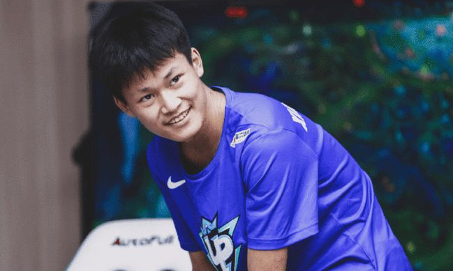 UP小草包更改极端韩服ID，心态让人担忧