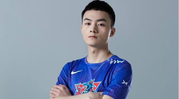 Light再与网友互喷，引发粉丝热议