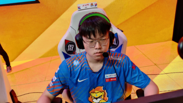 SN上海基地LOGO更换为微博LOGO