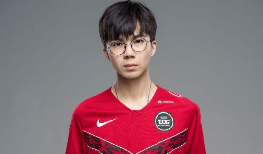 junjia欧服狂砍42个人头，刷新职业选手欧服屠杀纪录