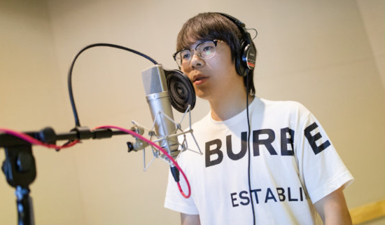 Lvmao再次一展歌喉，并晒出录歌时相关照片