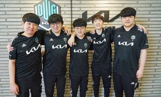 DK战队包揽2021年TGA电竞奖项所有提名