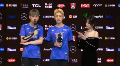 这波狗粮请收下：rookie与小钰在直播中互动！