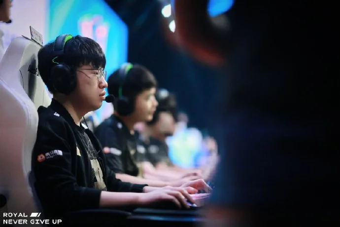 冒泡赛中Doinb更看好RNG会晋级世界赛！