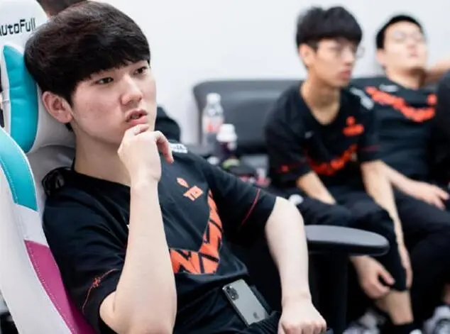 意外曝光的训练赛 让FPX万分尴尬！