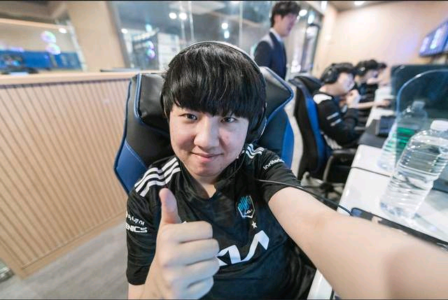 高估DK对阵日本队差点输了，RNG有望夺冠