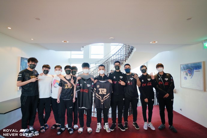 MSI开赛后传LPL转会，冠军教练加盟御三家队伍