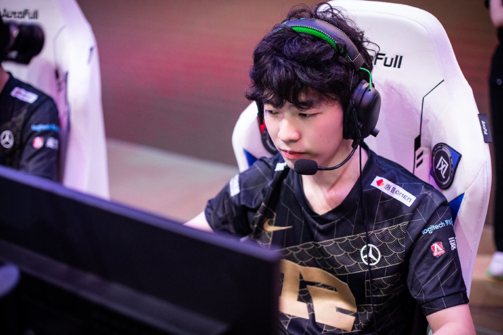 英雄联盟LPL夏季赛海报大PK：RNG对战LGD 能否重现荣光