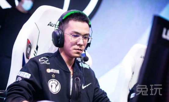 英雄联盟LPL夏季联赛：IG应援物品无人认领 曾经冠军队伍的低谷期