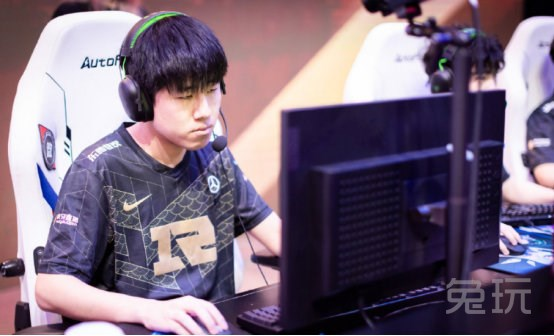 英雄联盟：Gala女友曝光！影响了夏季联赛发挥？！