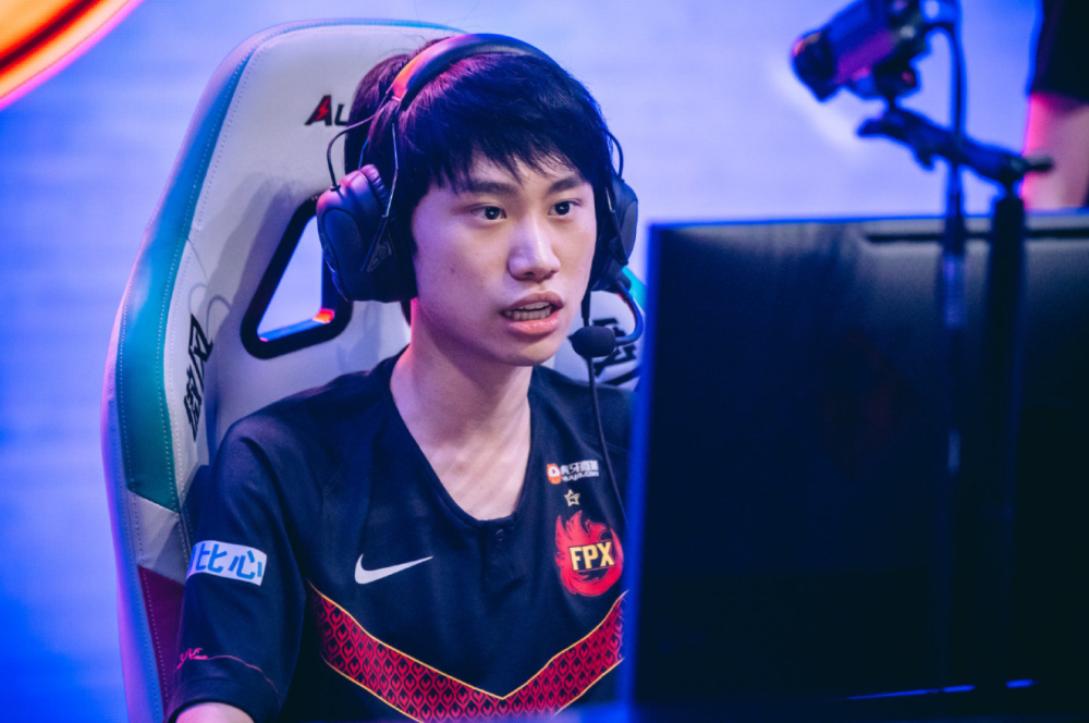 英雄联盟：Doinb土豪的人生 800万库里南收入囊中