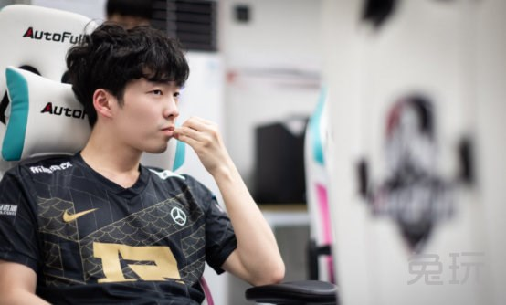 英雄联盟夏季联赛：遭遇连败的RNG 中单需要调整？