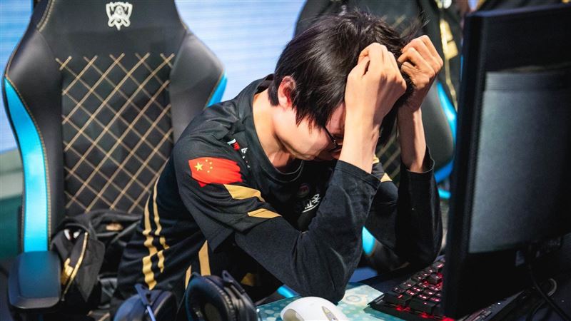 英雄联盟Mlxg被酸民搞疯却不敢停播　因为违约金高达3亿人民币