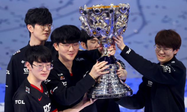 EDG宣布进驻虎牙直播，今日开启冠军庆典首秀