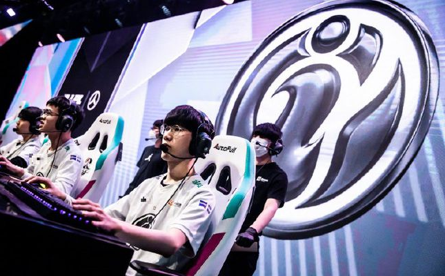 zaza同时与2支战队签约，可能明年无法上场