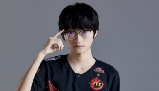 TES官博明牌：发微博图片暗示小天即将加盟