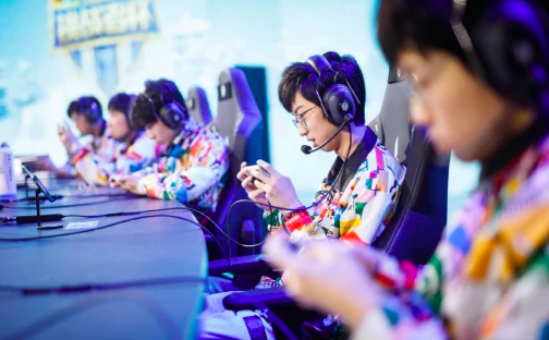 KPL不屏蔽选手语音引发战乱，职业选手门槛真的是有待提高