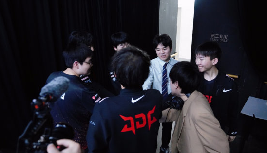 JDG获得公益星推官荣誉证书，成为2022年“公益星推官”