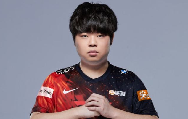 FPX打野clid无视春节，Rank练英雄登顶韩服