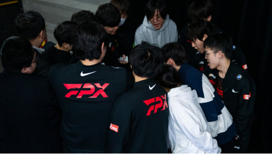 FPX紧急进行人员调整，或首发中单杨杰