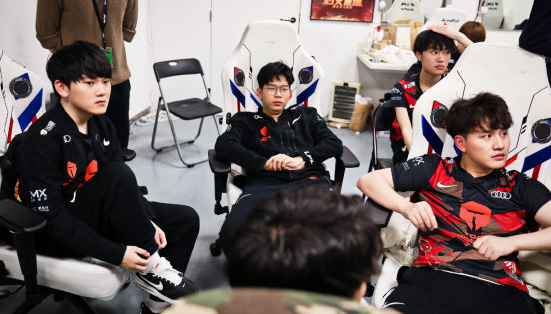 Wayward得到多人帮助，有望扛起TES上单大旗