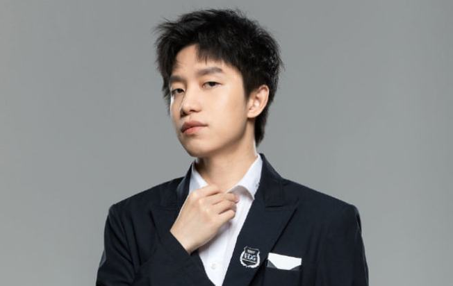 EDG把厂长替换成Hua，引发粉丝诸多不满