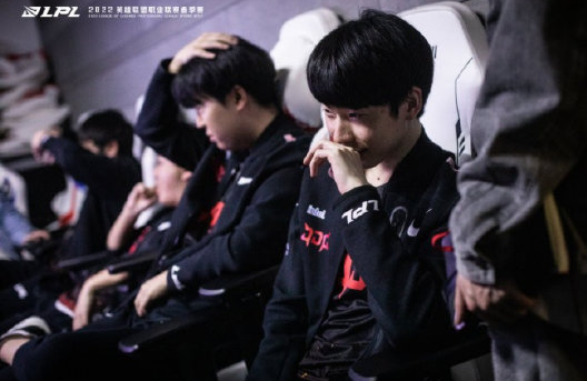 JDG取得傲人成绩，粉丝戏称他们是“伪弱队”