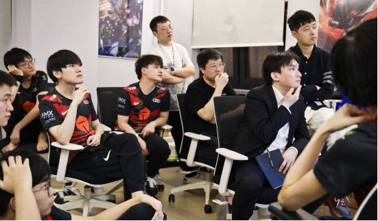 外网网友大赞Wayward，大有新一代上单天花板之势