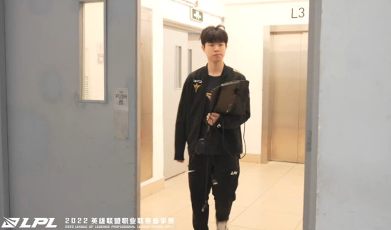 Photic发挥出众，网友调侃TES恐怕肠子都要悔青