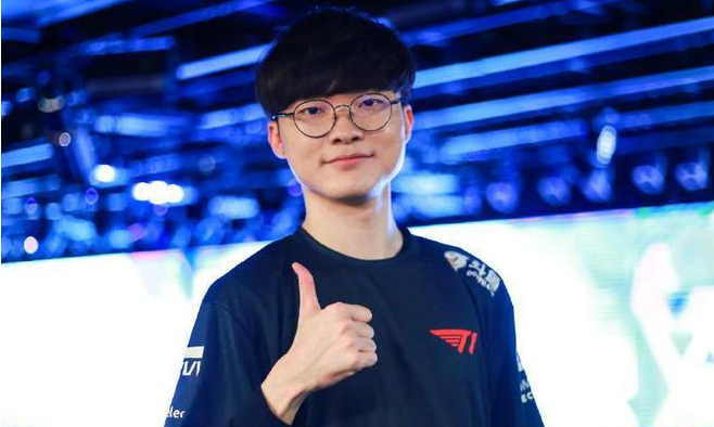 海外主播Thebausffs玩韩服遇到李哥，被鉴定为演员封号