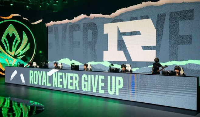 LCK解说Bitdol质疑RNG小组赛受到特别对待