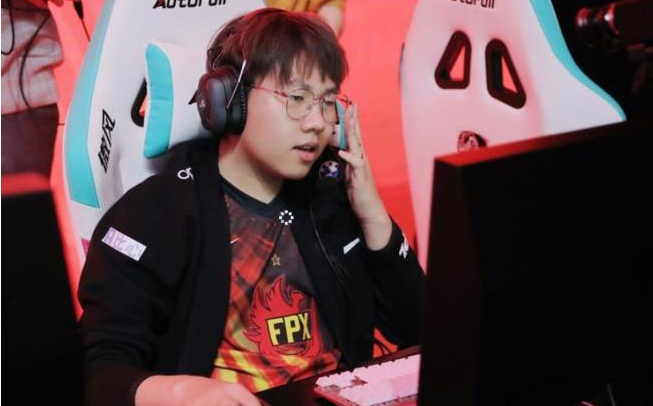 Hard携手bo、辅助教练Spale正式加盟VIT战队