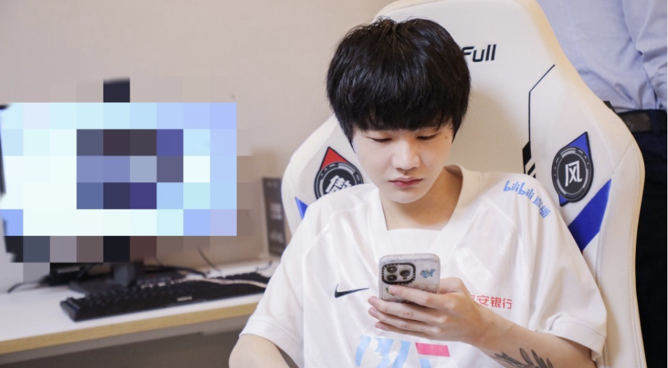 LPL赛区辅助位置人才储备略显薄弱，让粉丝生出些许担忧