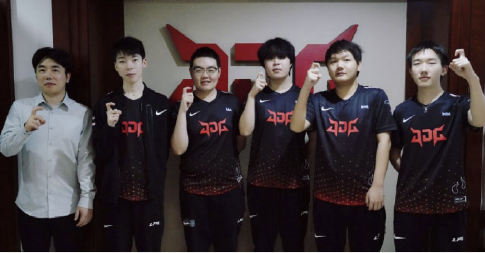 369夏季赛至今表现堪称完美，与在TES表现判若两人