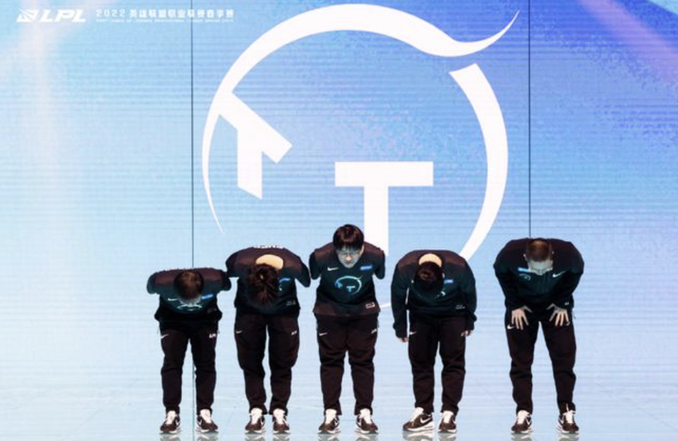 TT队员表现太离谱，粉丝直言打野北川“打得太假”