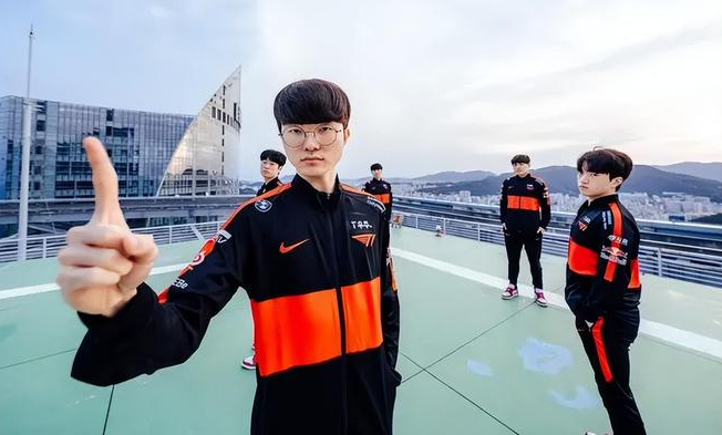 T1打破GEN夏季赛不败金身，引发大量粉丝热议