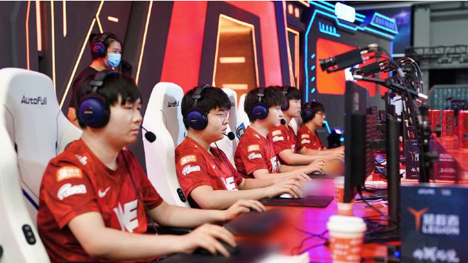 WE发布一段队内Vlog，不曾想暴露出更离谱问题