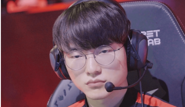 韩服排位惊现Rookie与Faker对决，Rookie获得15.7评分