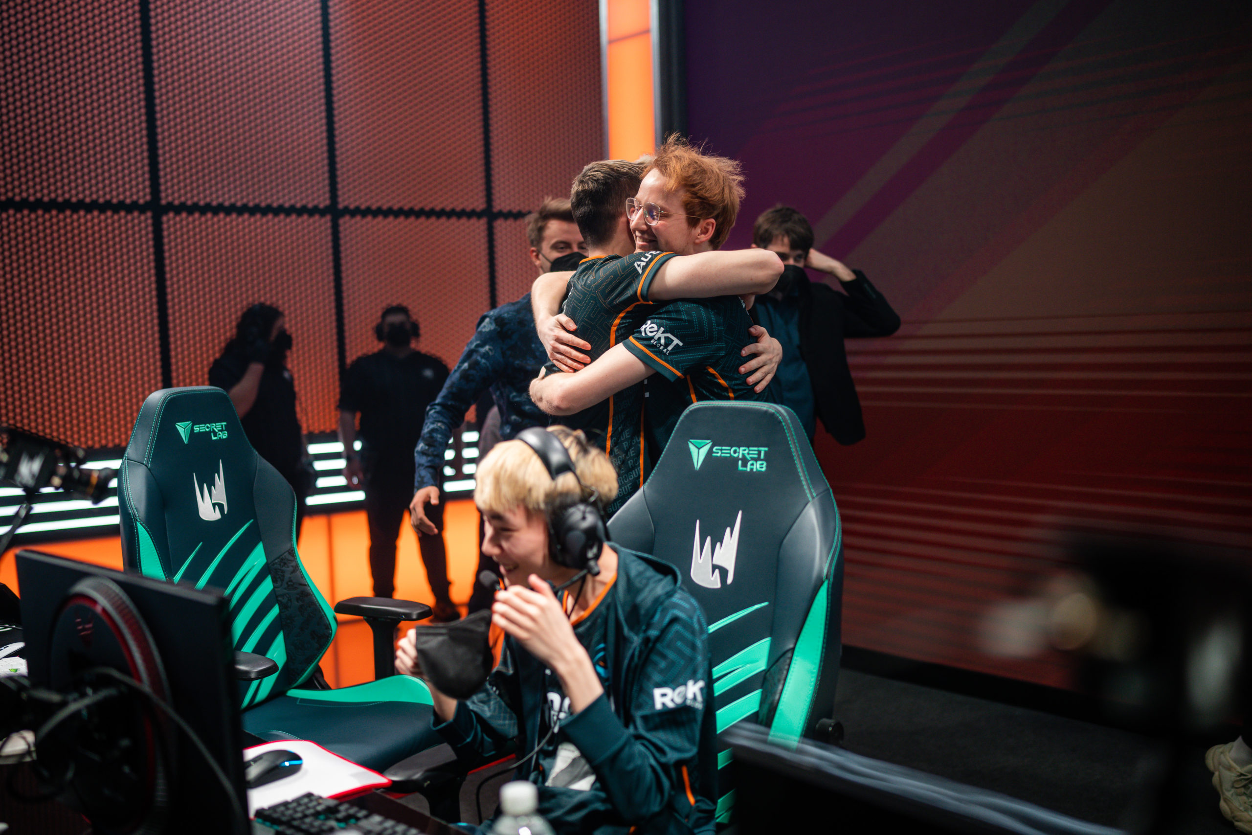 Rogue在2022年夏季赛战胜Excel后获得LEC季后赛席位