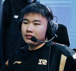 季后赛前瞻：火药味好重的赛前海报！TT欲复仇RNG