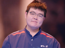 JDG击败BLG夺冠赛后采访，369：一阵上单就是会赢无阵上单！