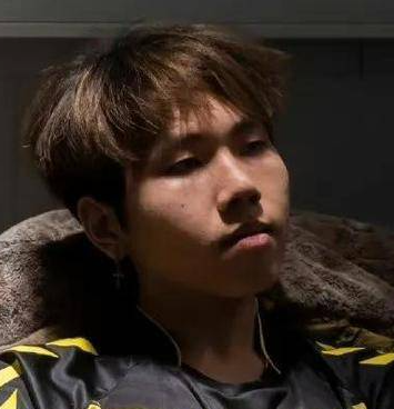 Bin说Xun想在MSI上和Bo交手，Bo回应：会努力去伦敦