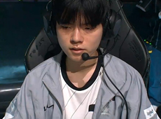 Deft女警对线完美压制Viper卢锡安，DK2-0终结HLE三连胜！