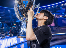 十载征途化作“逆天一舞”：Deft成全球第二位MSI、S赛双冠ADC选手！