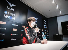 2-0横扫KT赛后采访Faker：1000场比赛中印象最深刻的是与KT的决胜局！T1