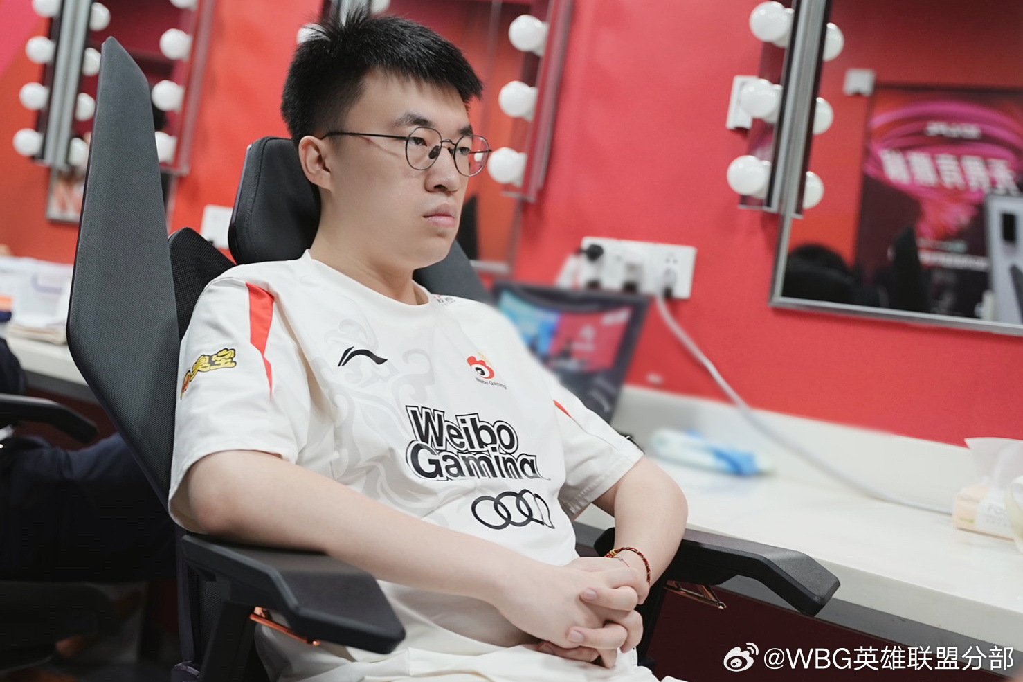 2-1战胜RNG保留前六希望Xiaohu沙皇禁军之墙怒推三人，WBG