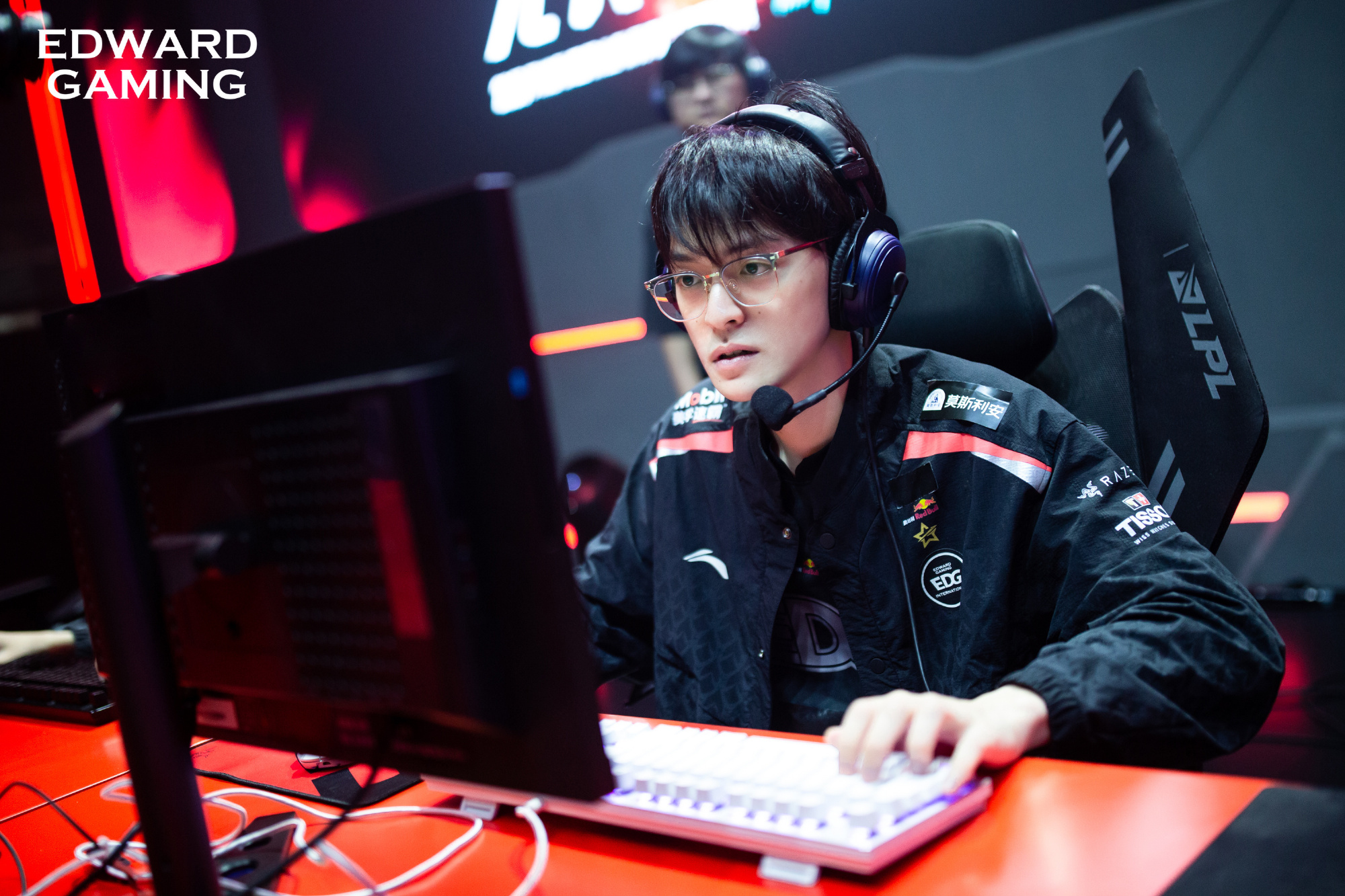 3-1击败WE晋级下一轮Fofo崔丝塔娜火箭跳跃团战大杀特杀，EDG